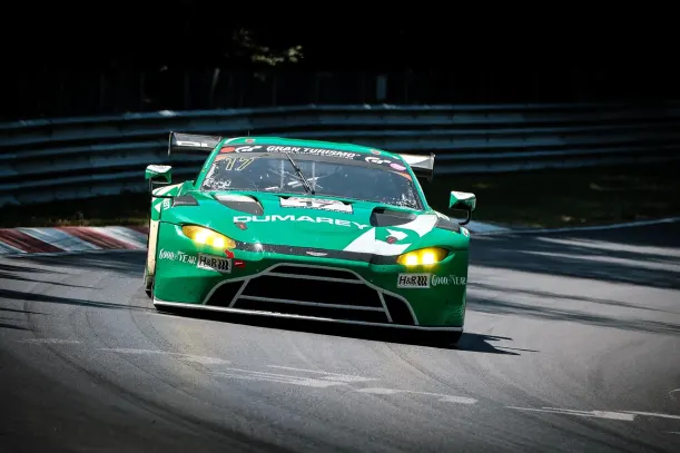 كازينو سلوتس آي أو تطبيق أندرويد/آي أو إس